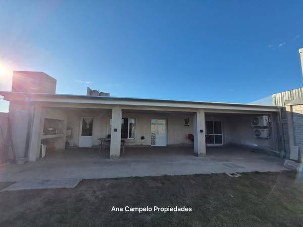CASA NUEVA  A. BARETTA AL 1.400 Trenque Lauquen