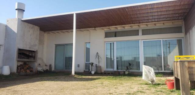 CASA NUEVA JUAN PABLO II  AL 1500. Ampliación Urbana. Trenque Lauquen.