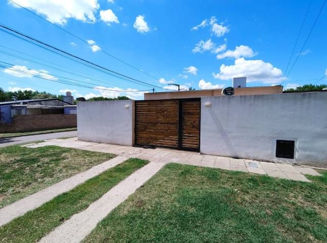 CASA VICENTE LOPEZ 400, TRENQUE LAUQUEN.
